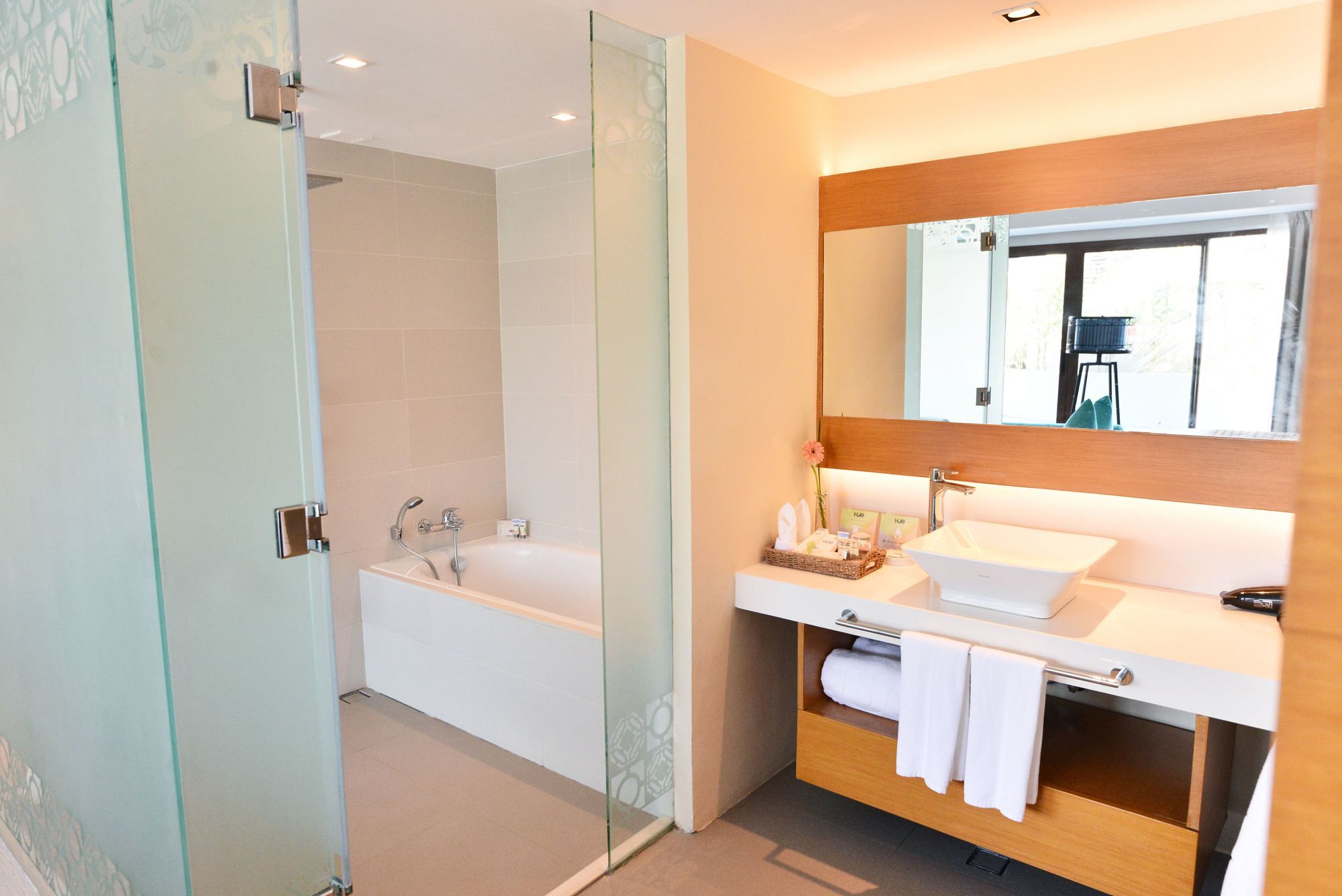Hue Hotels And Resorts Boracay Managed By Hii Manoc-Manoc Exterior photo